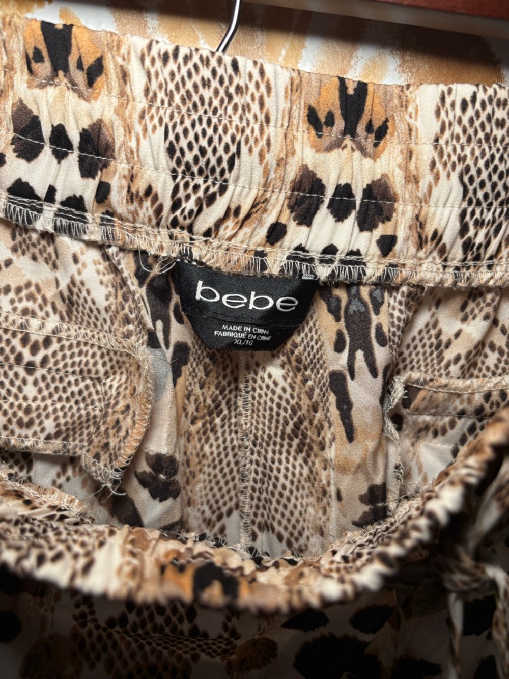 Bebe Animal Print 2 Piece Set Cowl Neck Bodysuit Jogger Pants Sexy Lounge Set XL - Picture 7 of 11